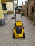 Máquina de cortar relva