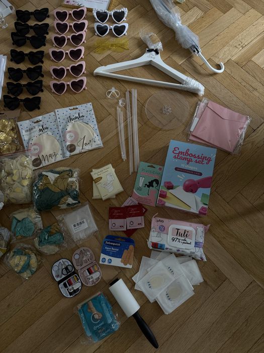 Pełen zestaw rzeczy po weselu: biel i zloto (róż i zieleń też)