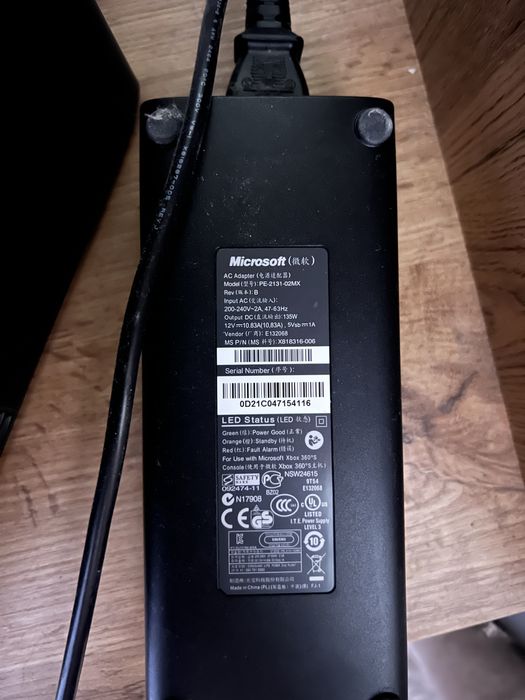 Xbox 360 Slim (+ геймпад)