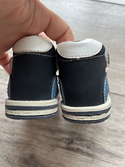 Босоніжки шкіряні 19р