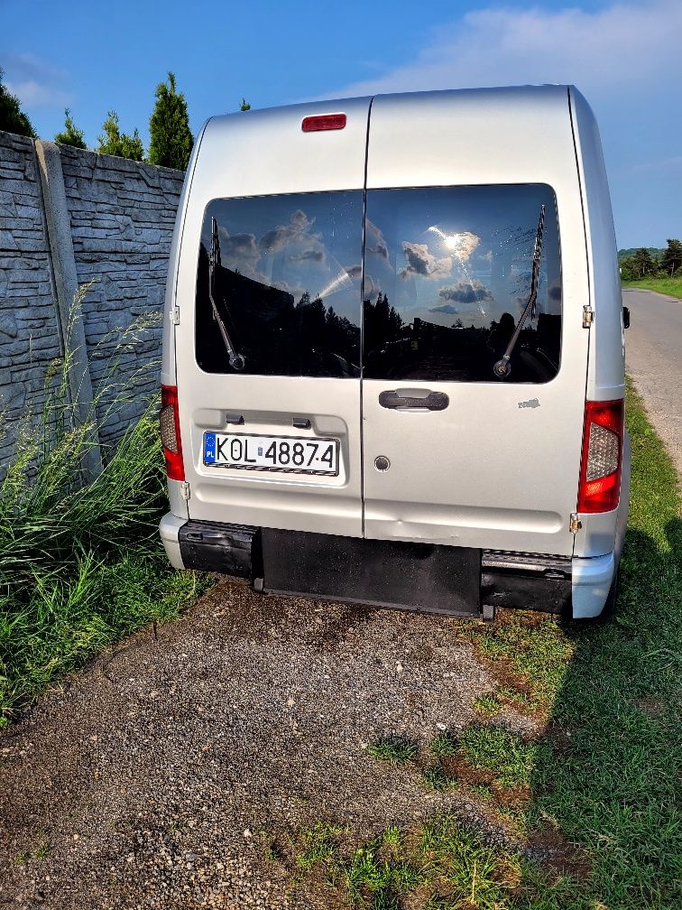 FORD TURNEO CONNECT z platformą do przewozu osób niepełnosprawnych