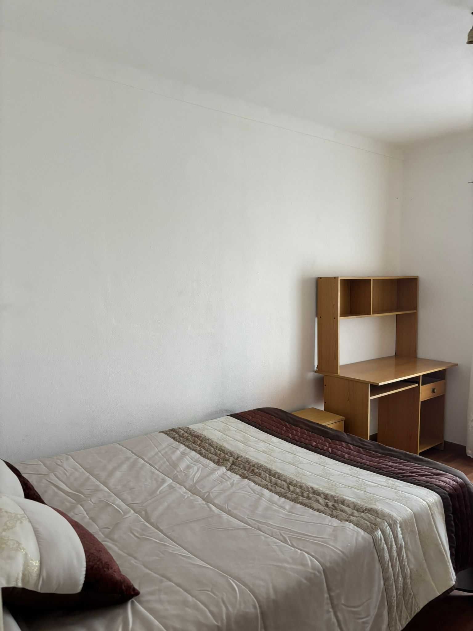 Aluga-se apartamento T4