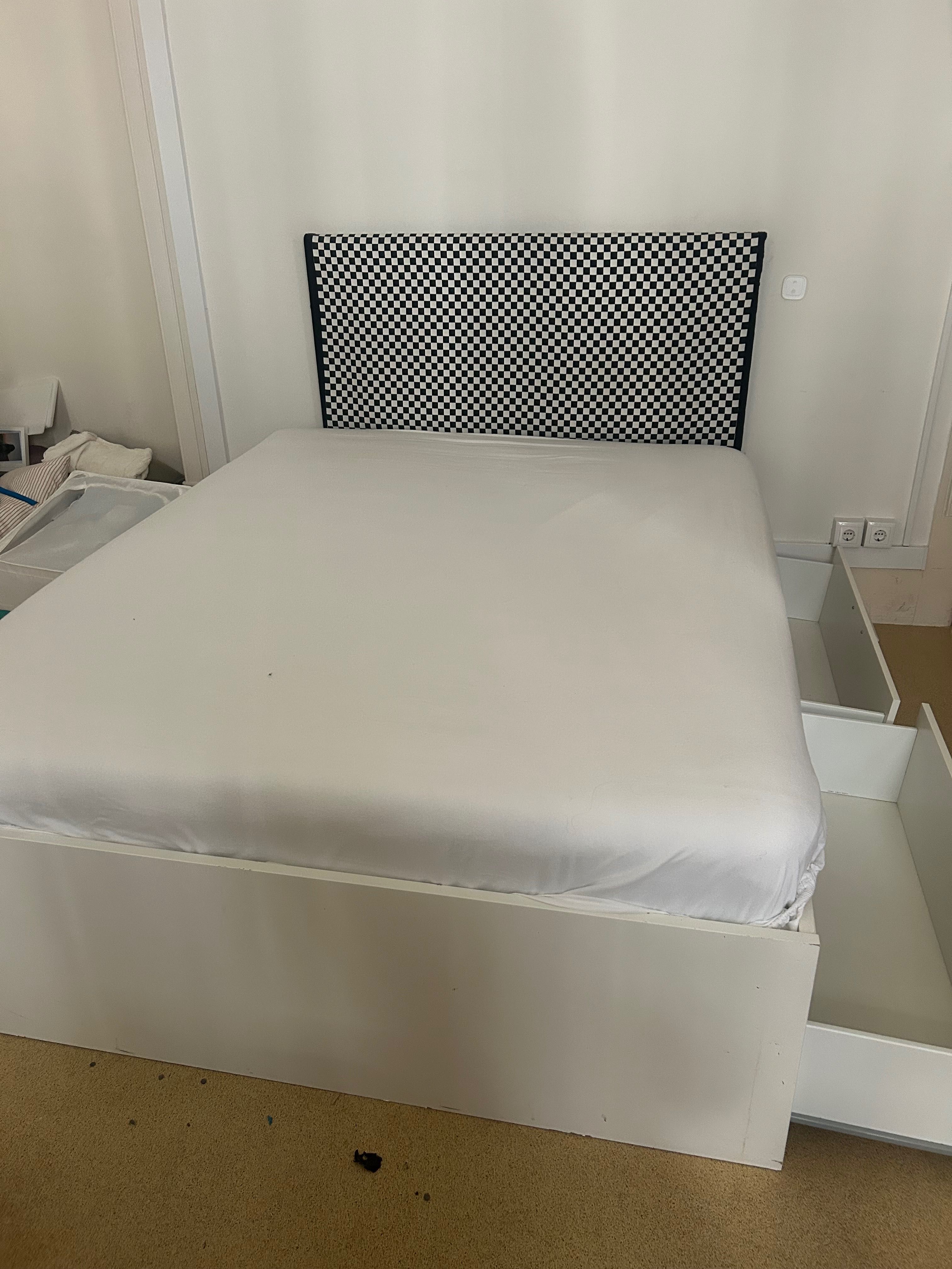 Cama de casal com gavetas