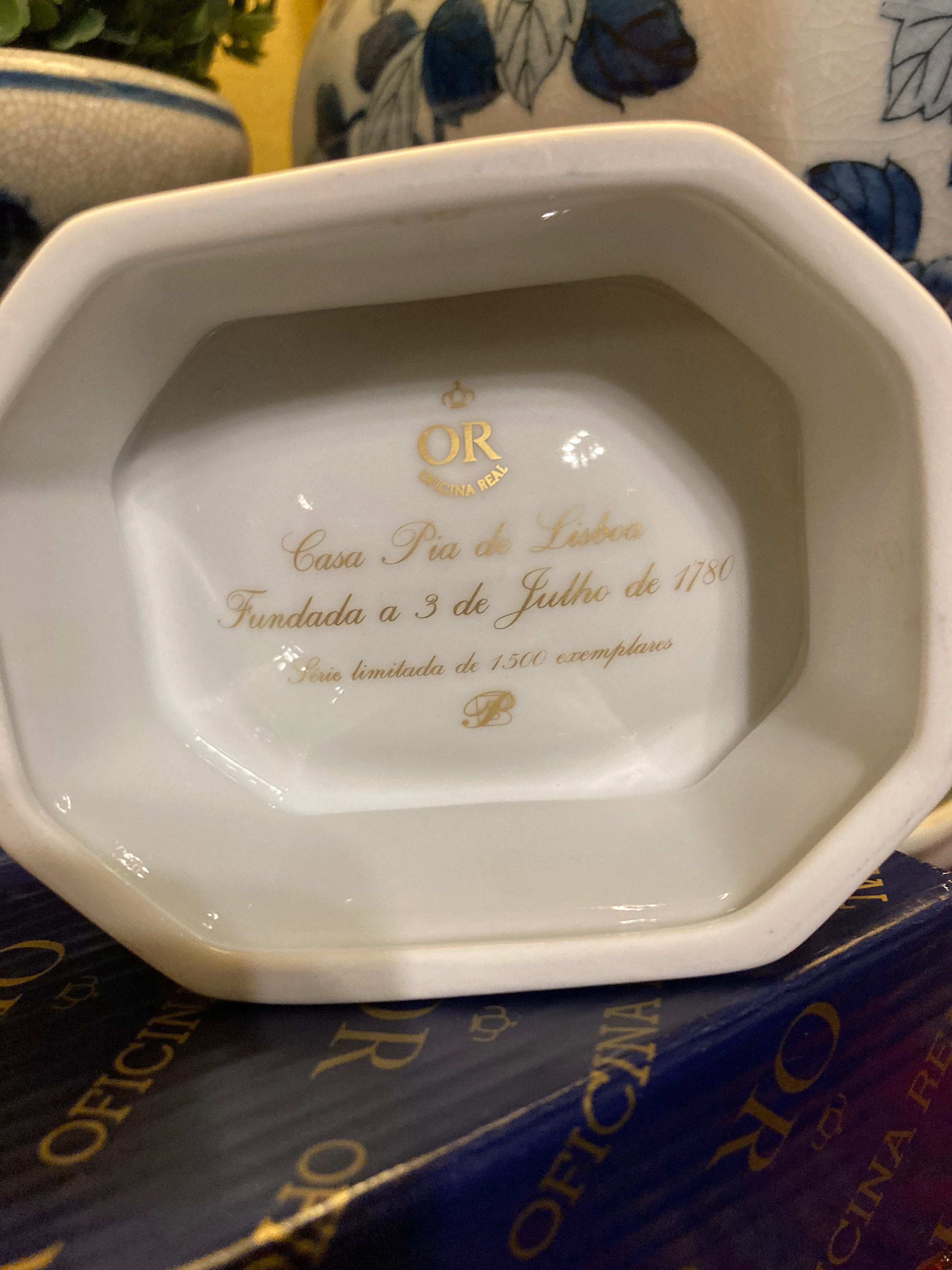 Peça comemorativa da Casa Pia de Lisboa