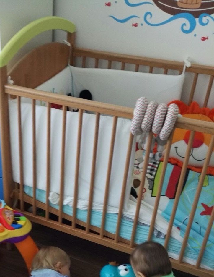 Cama de grades de madeira  TRAMA