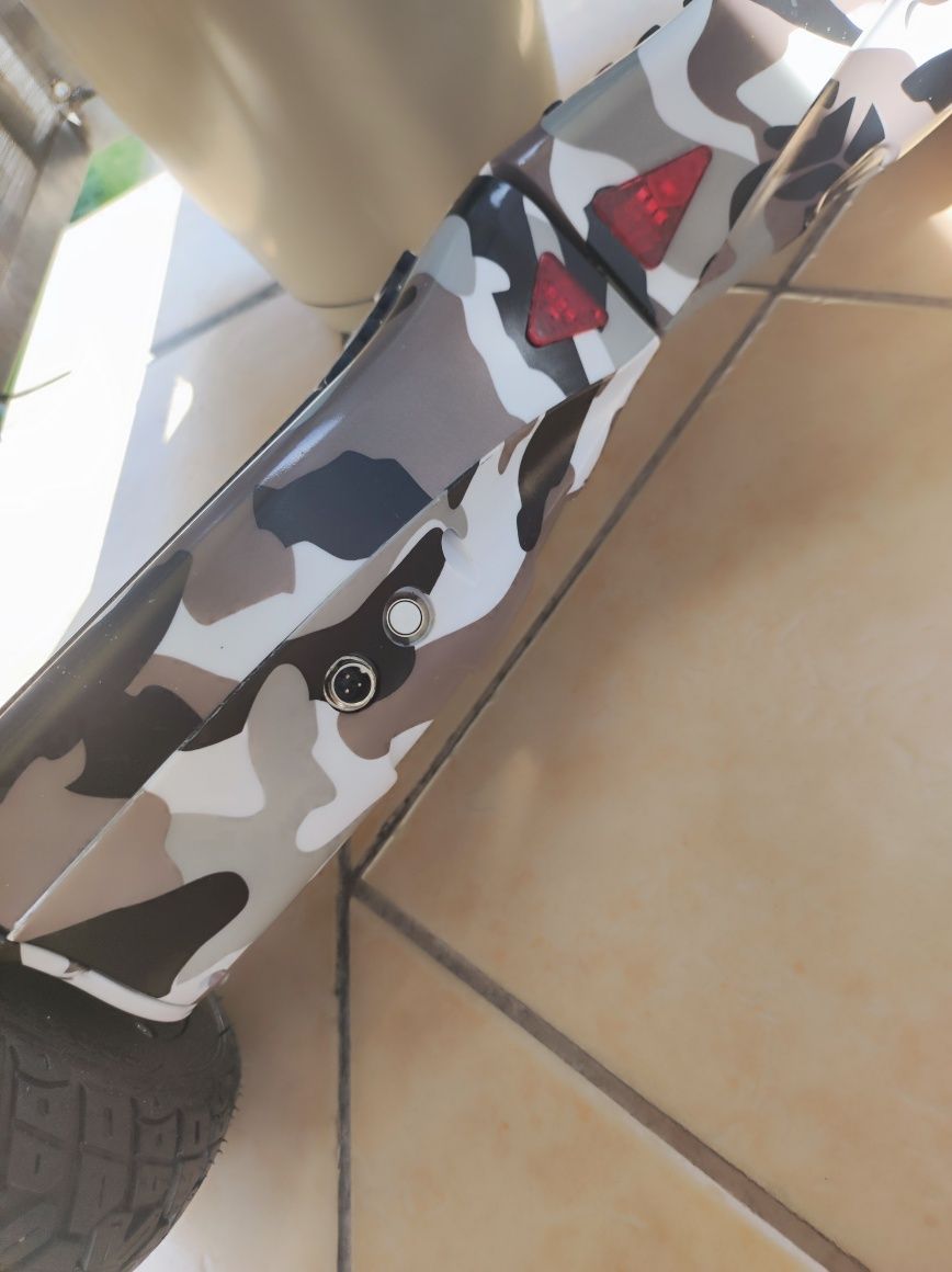 Hoverboard elektryczny 8,5" + LED