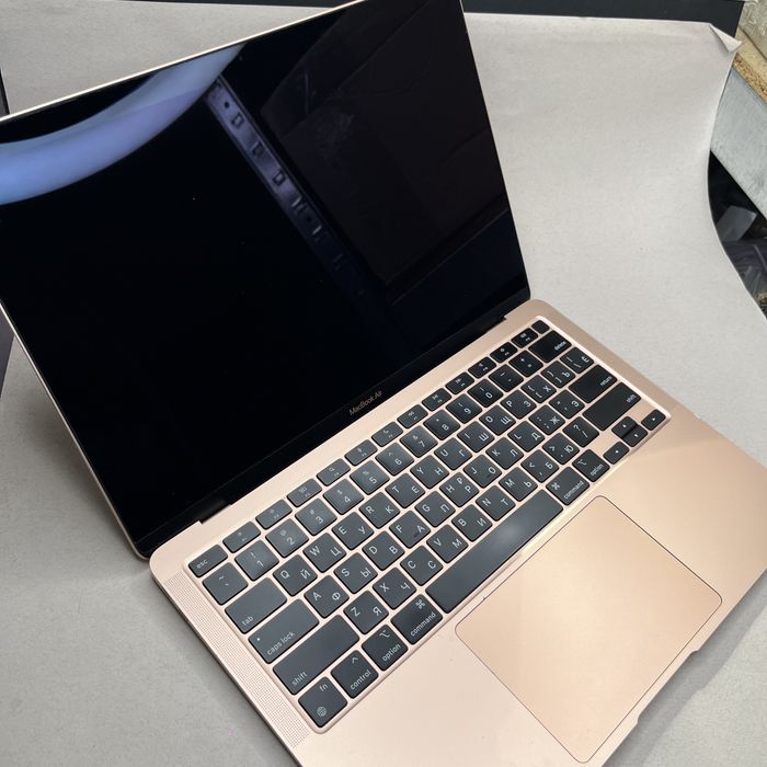 Apple Macbook Air 13 8/256 M1