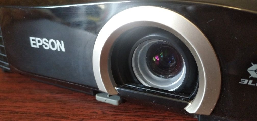 Проектор 1080p Epson 5200 Идеальное состояние как для бу состояние