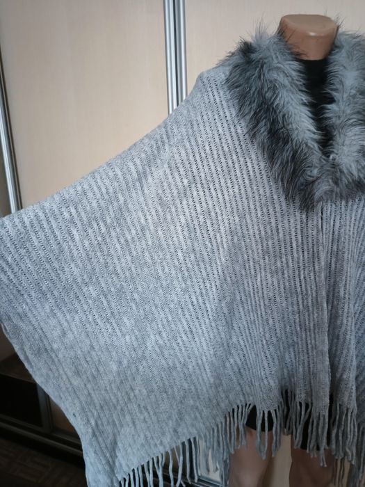 Сіра накидка пончо