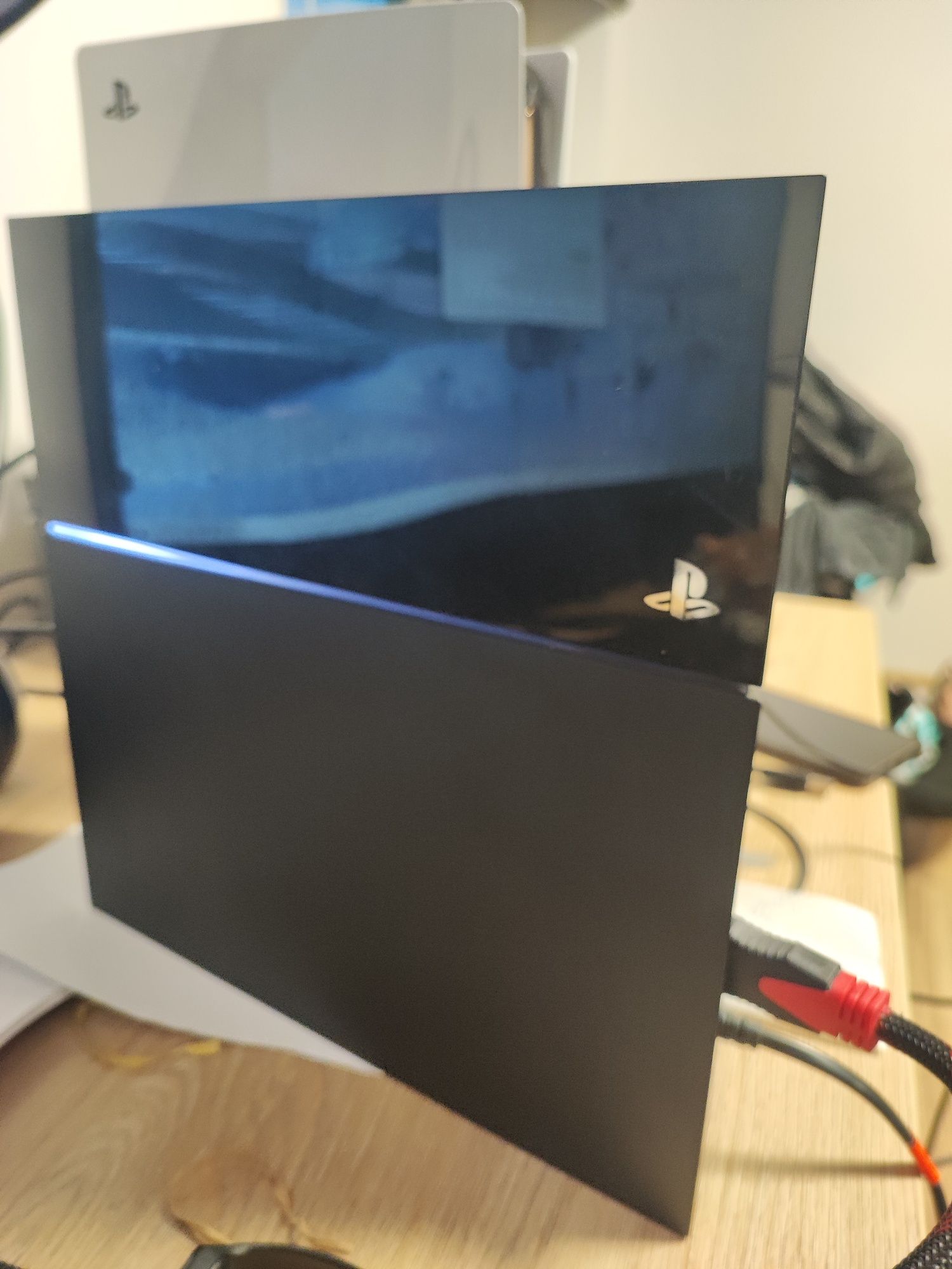 Sony PlayStation 4 plus 2 pady