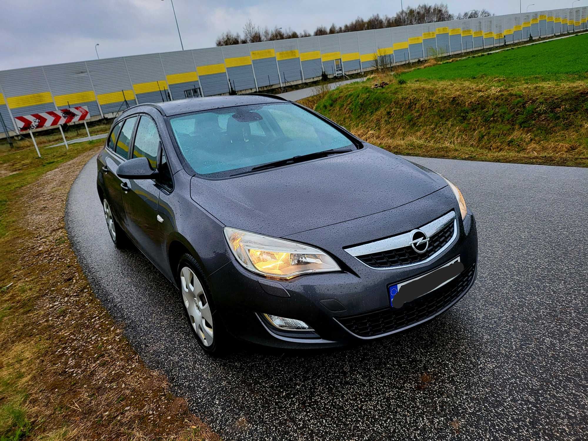 OPEL ASTRA J 1.4 T klima navi android grz.fotele 6bieg hak SUPER STAN