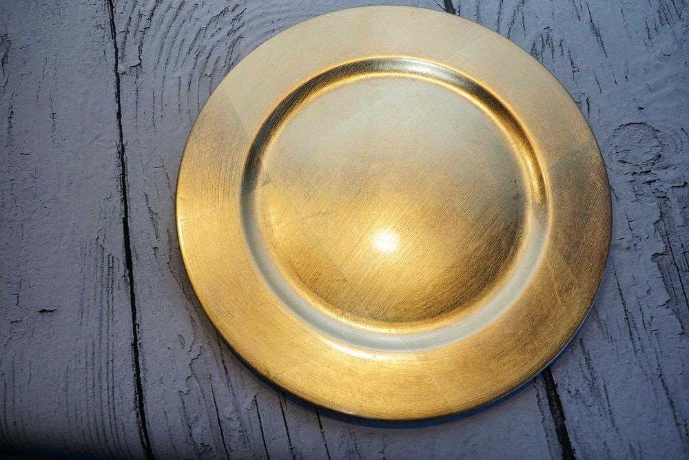 Porcelana podtalerze złote szkło kieliszki sztućce urządzenia catering