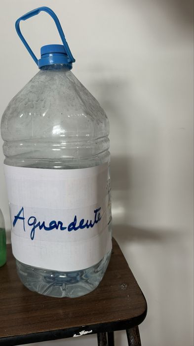 excelente aguardente vinica de produção própria