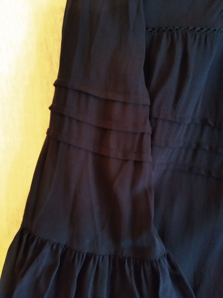 Sukienka firmy Massimo Dutti.