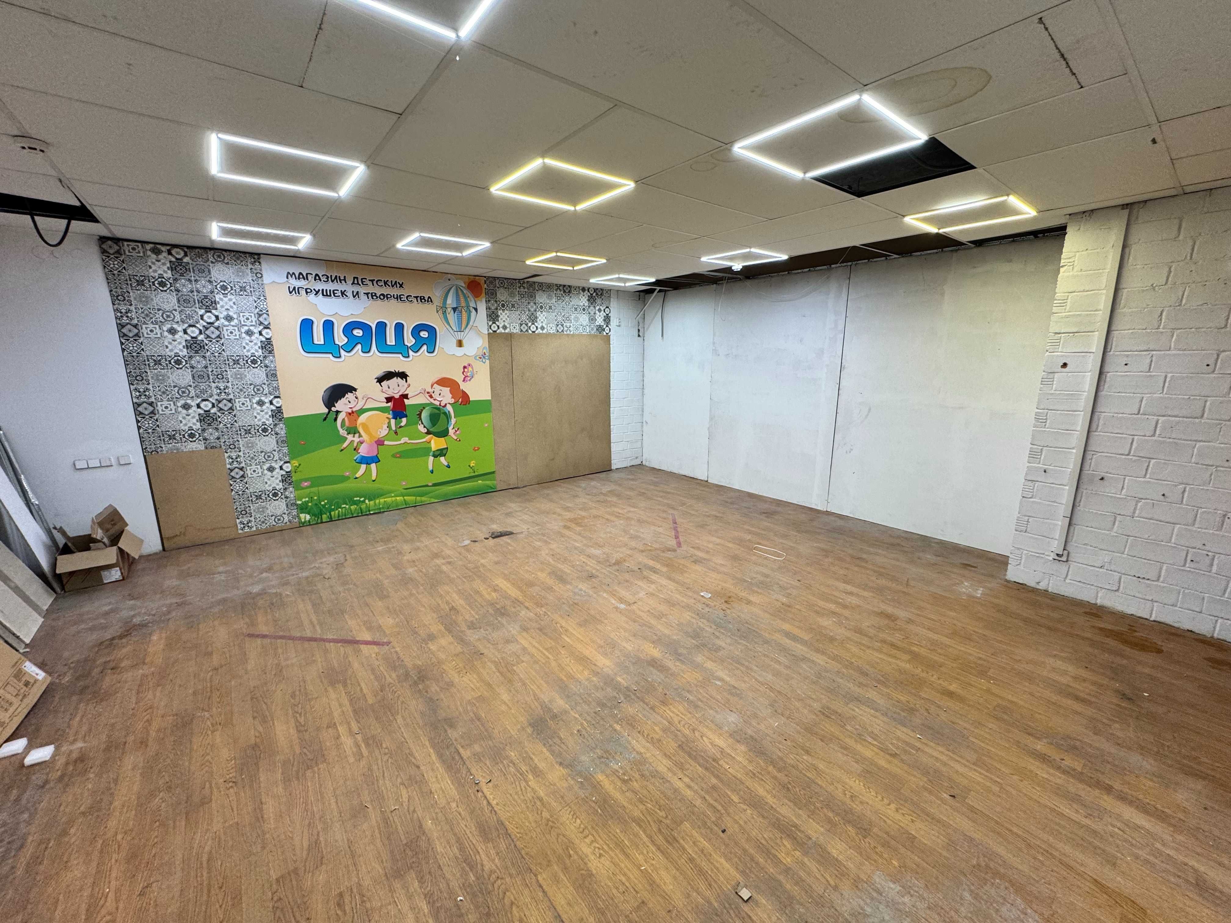 Торгове приміщення 40 кв.м. в ТЦ біля Аврори і супермаркету
