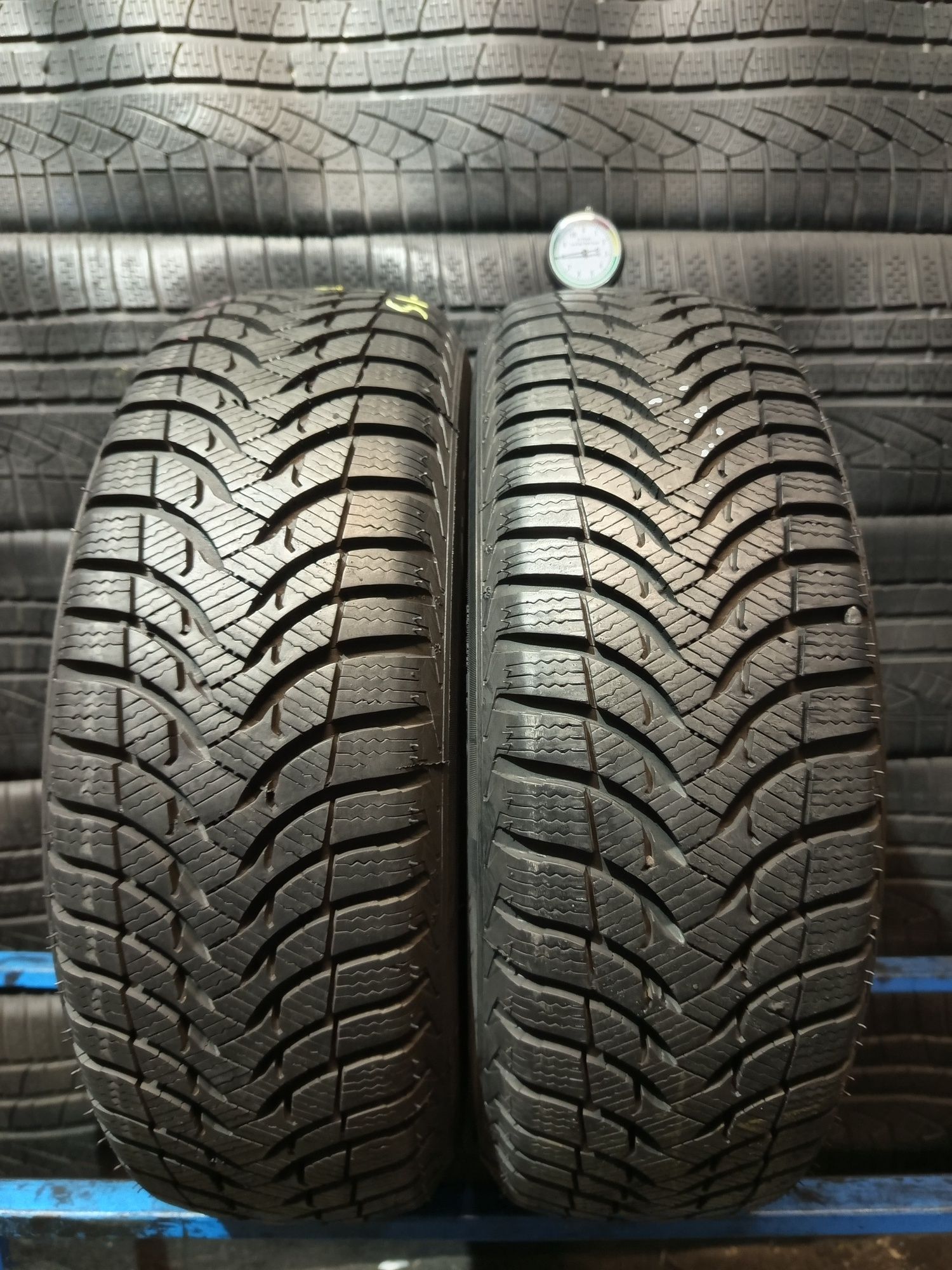 185/60R15 Michelin Alpin a4