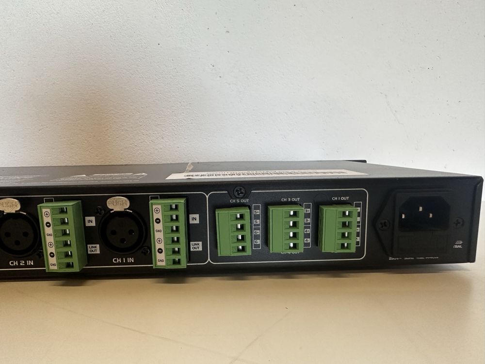 Omnitronic XDA-1206 – aktywny rozdzielacz XLR 6x OUT 1U rack 230V