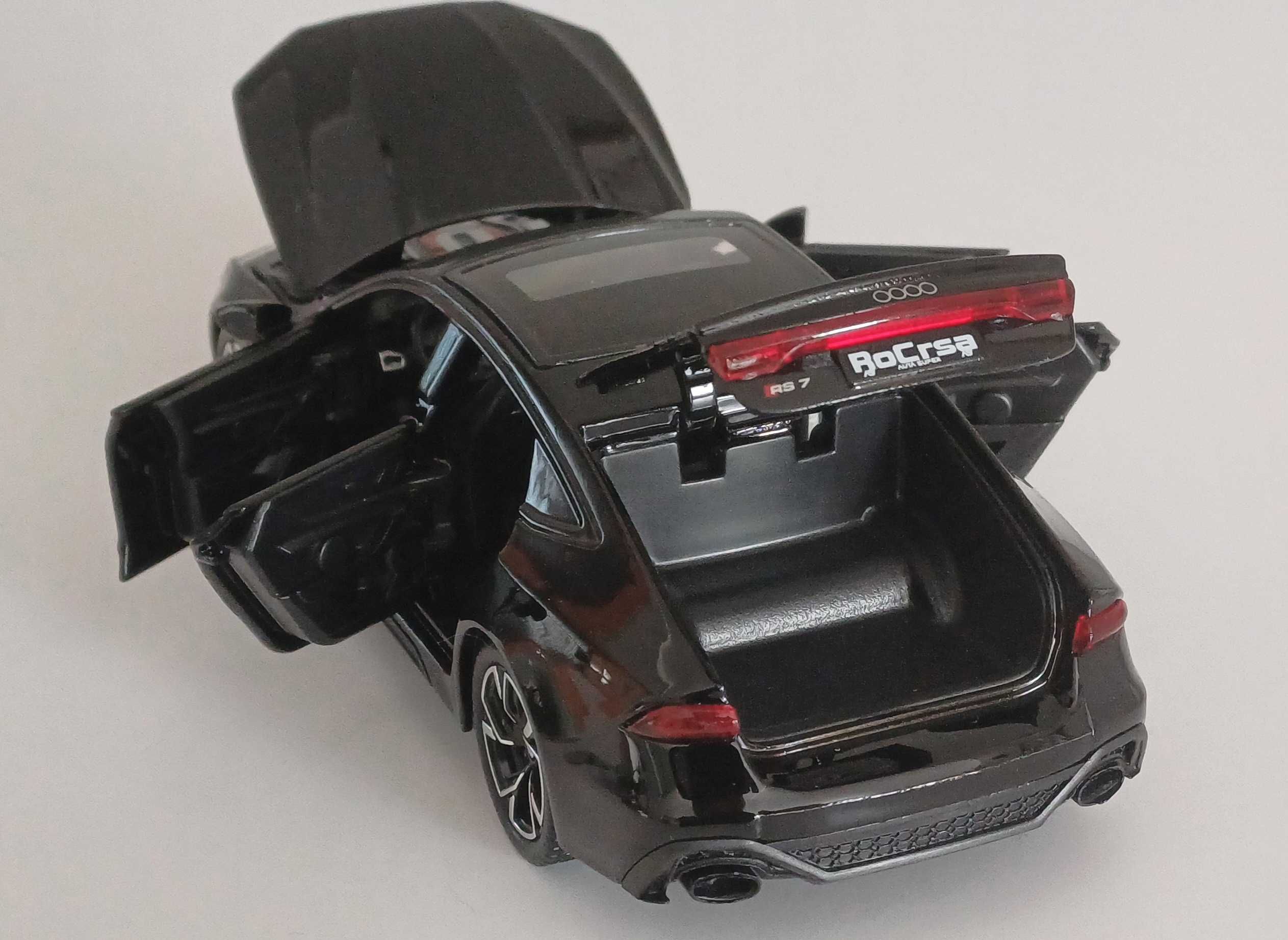 Model Audi RS7 skala 1:32 światła, otwierane elementy i dźwięk.