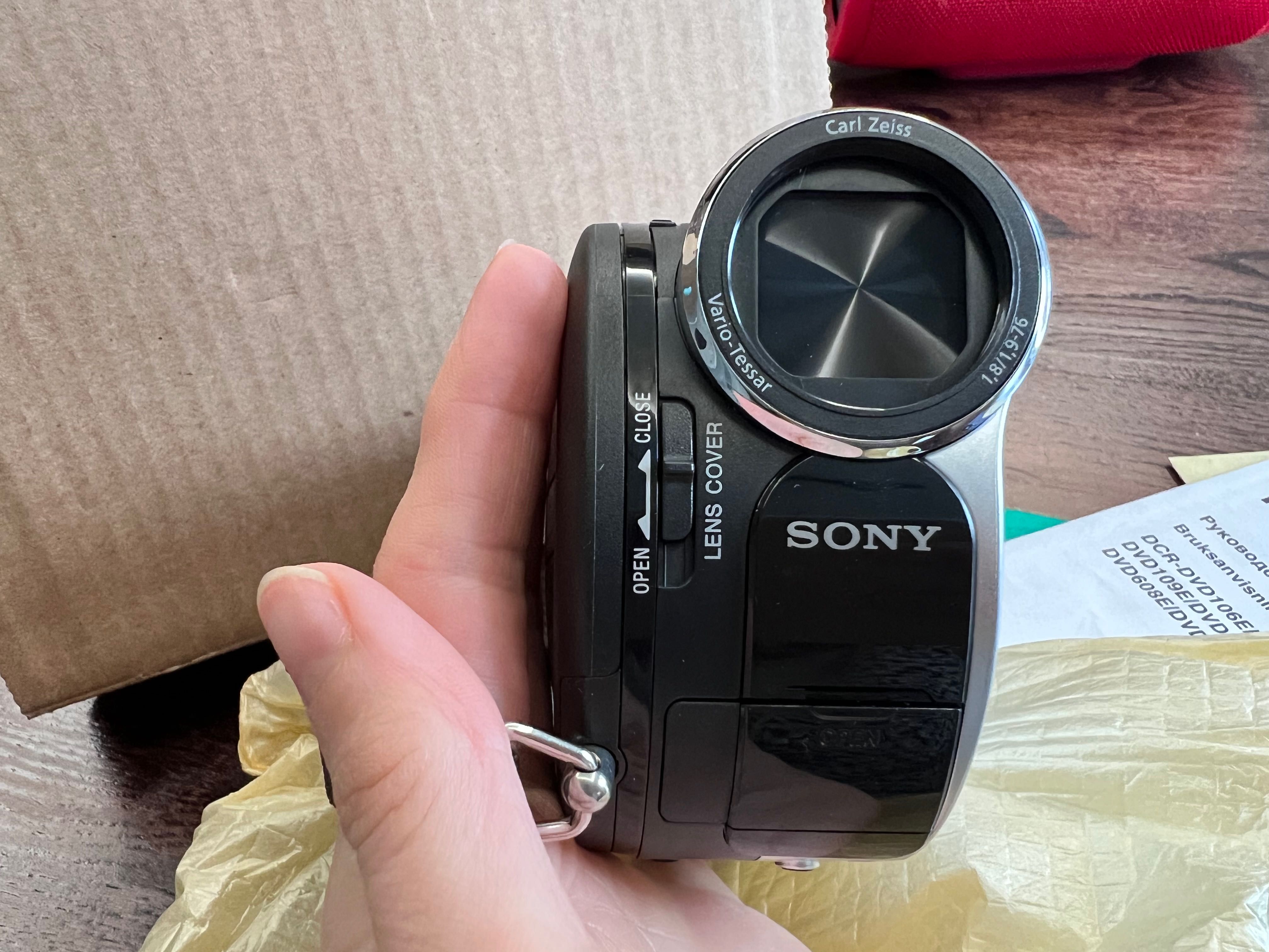 Камера Sony Handycam 40-60x с оптическим зумом