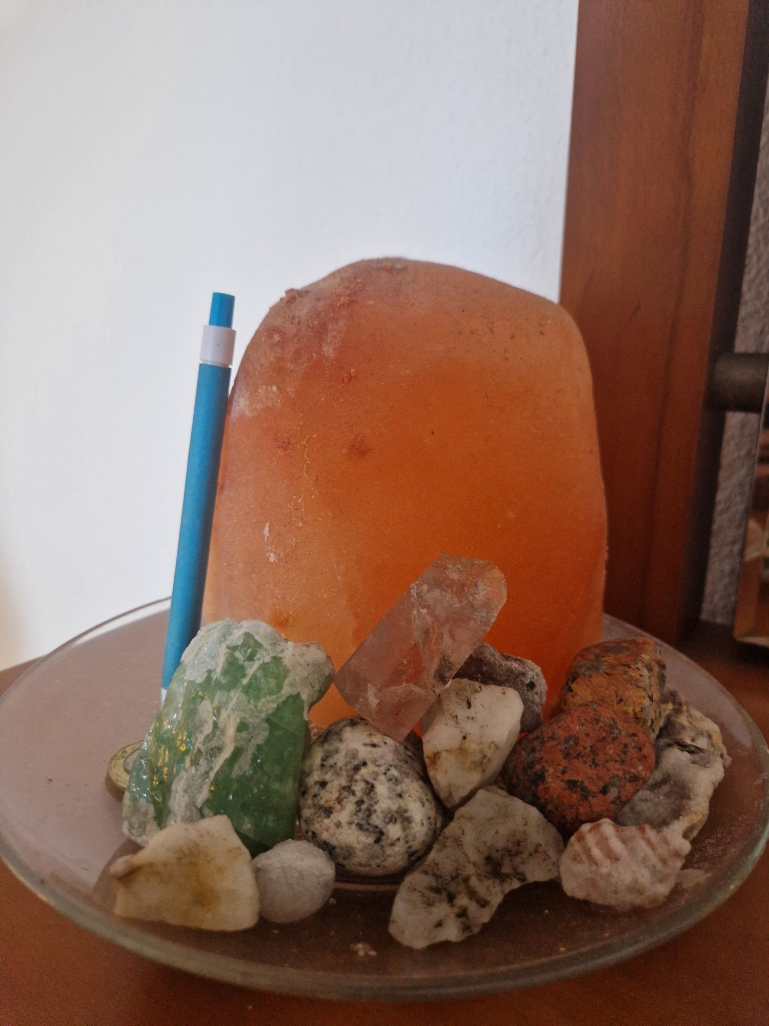 Pedra de sal do Himalaia e varios cristales minerales
