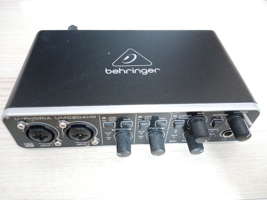 Звукова карта Behringer UMC204HD 192khz