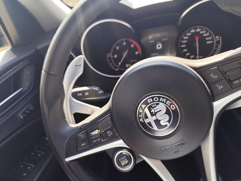2021 Stelvio super AT8 2.2 Automático