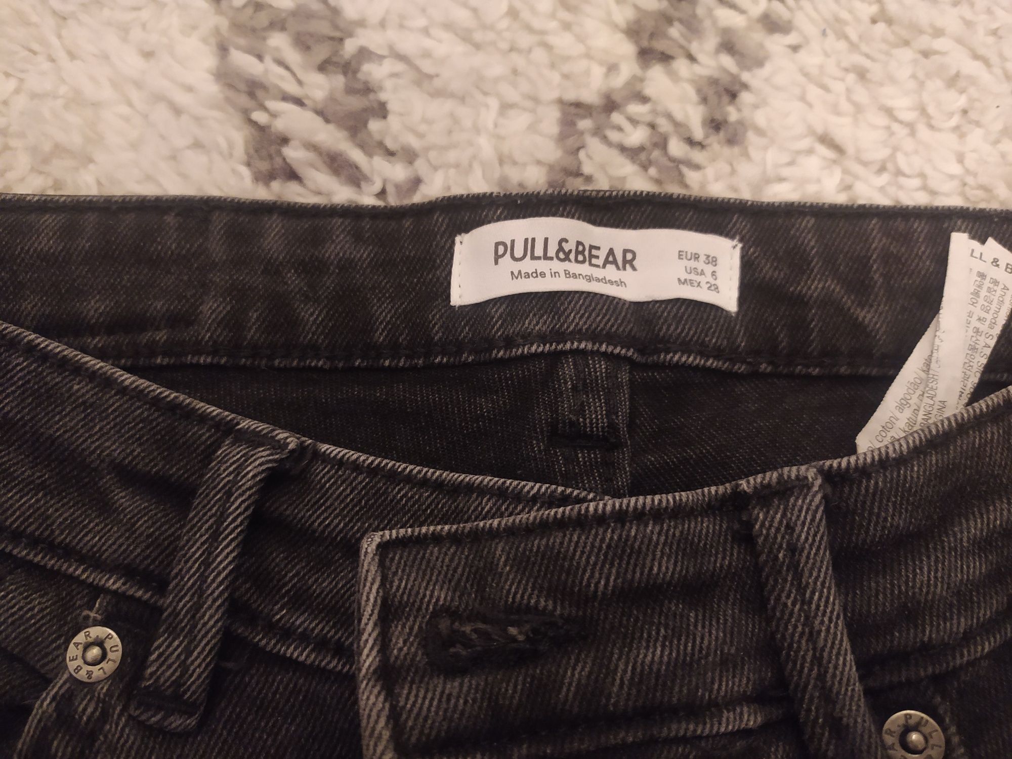 Spodnie firmy Pull Bear