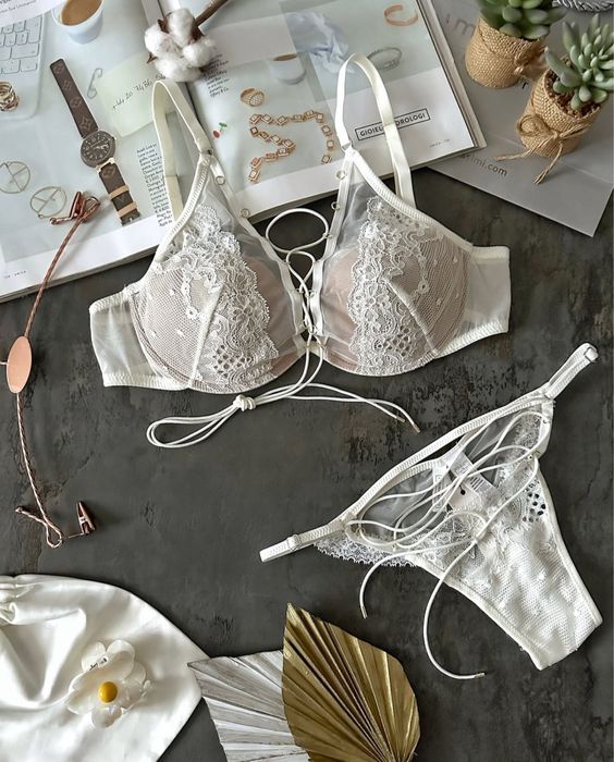 Комплект білизни від Intimissimi, різні моделі