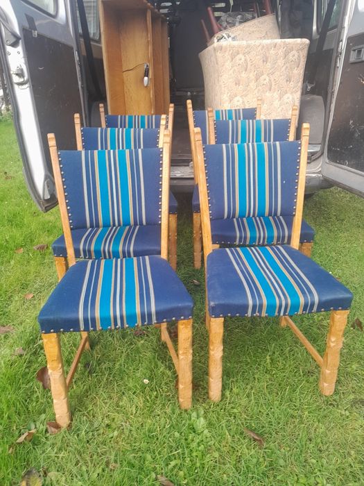 Stare krzesła drewniane