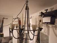 Piękny czarny żyrandol, lampa