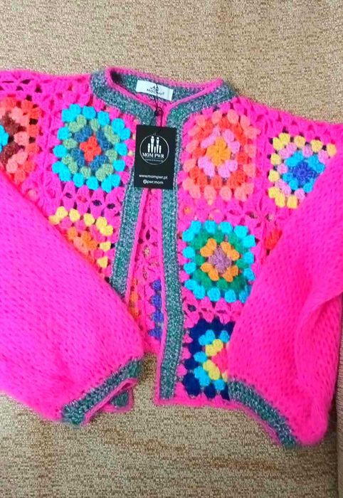Lindo e quente casaco tricô cor rosa, marca MOM PWR, nunca usado.