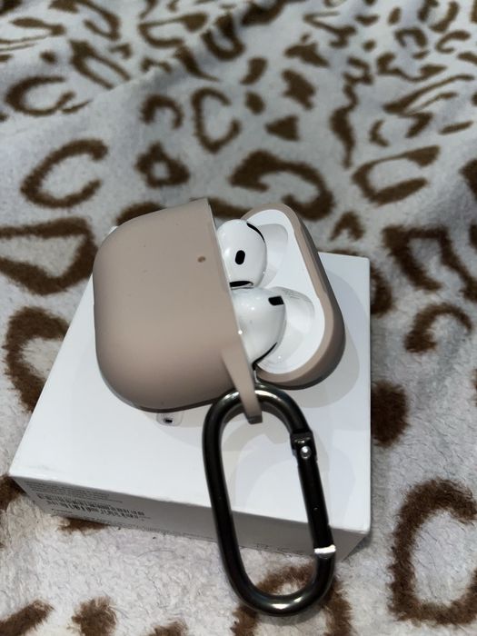 Apple AirPods 4 with Active