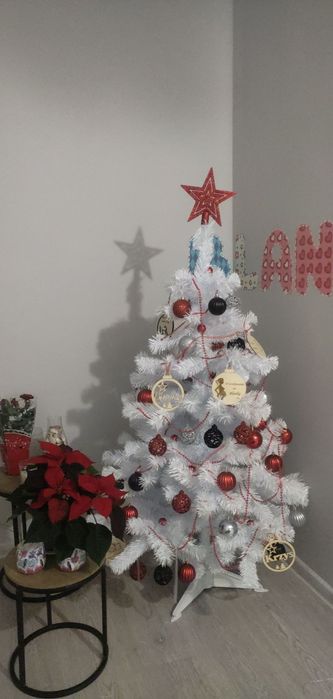 Sprzedam choinkę z wyposażeniem