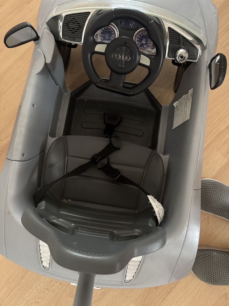 Samochod Rollplay Audi R8 srebrny