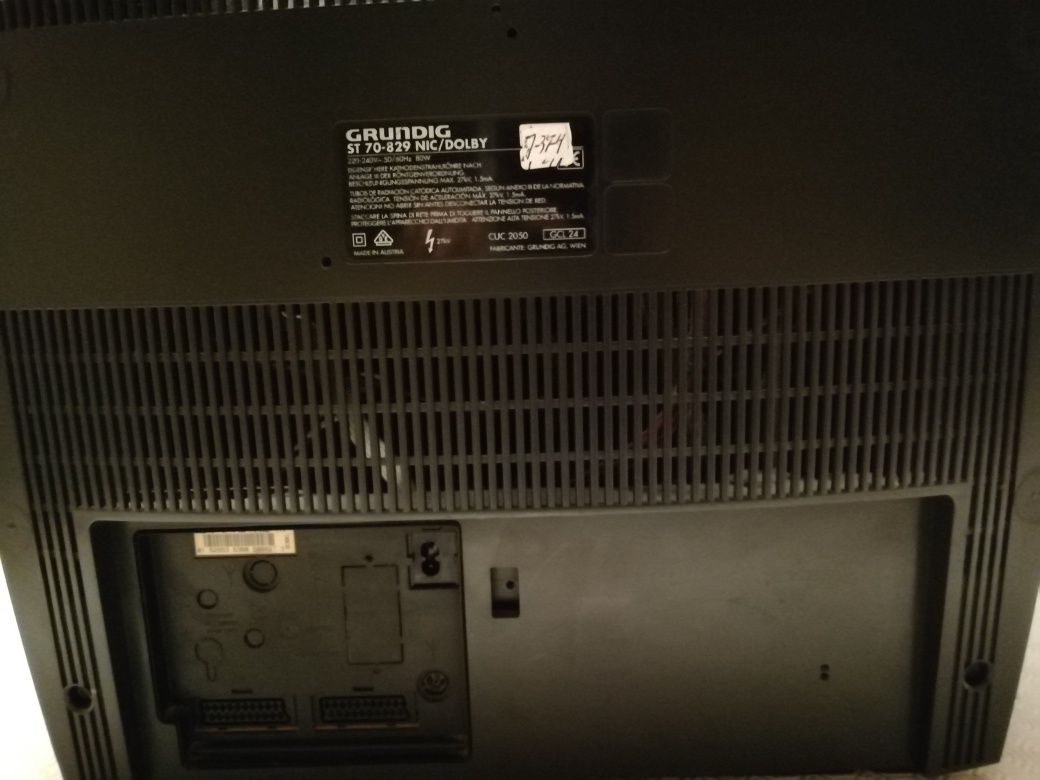 Televisor Grundig a cores a funciionar