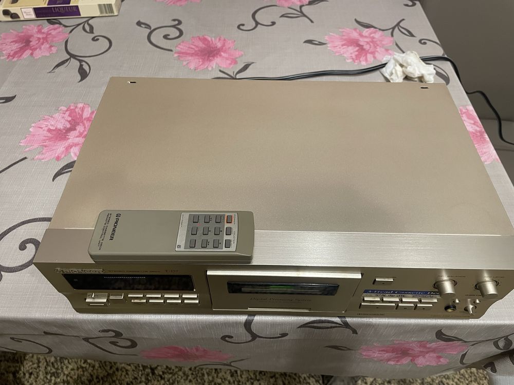 Pioneer cassette deck T-D7