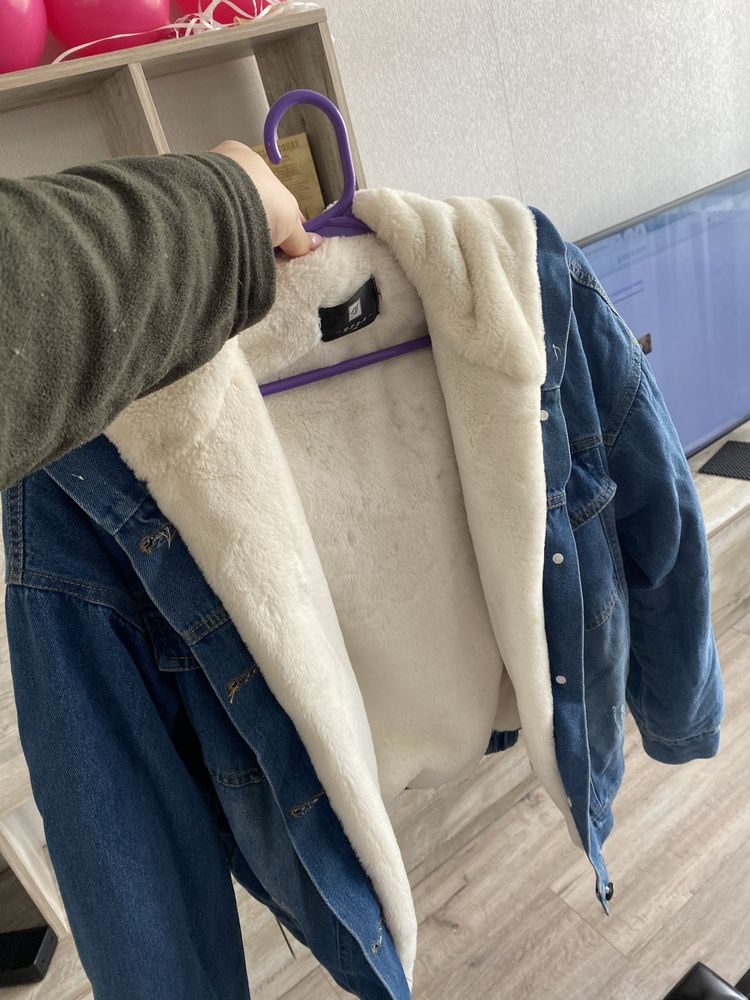 Жіноча джинсова куртка на мєху 650 грн