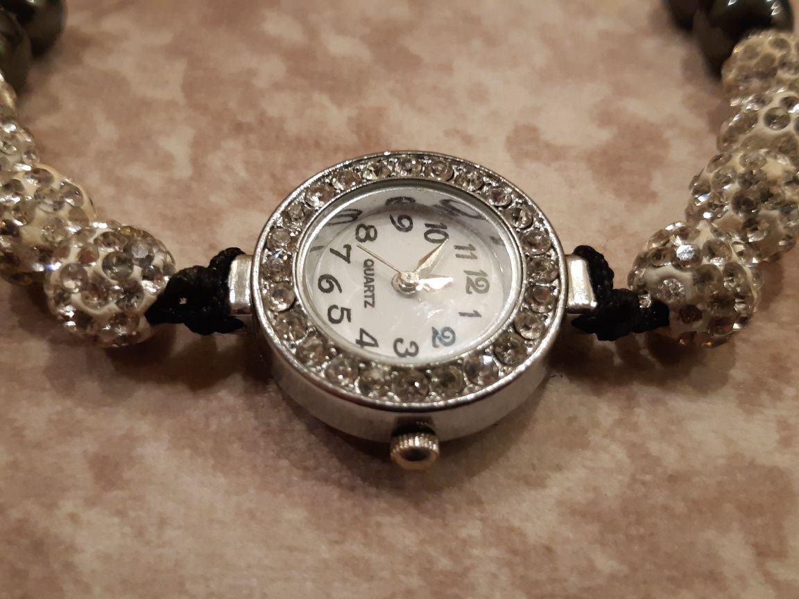 Продам красивые женские часы