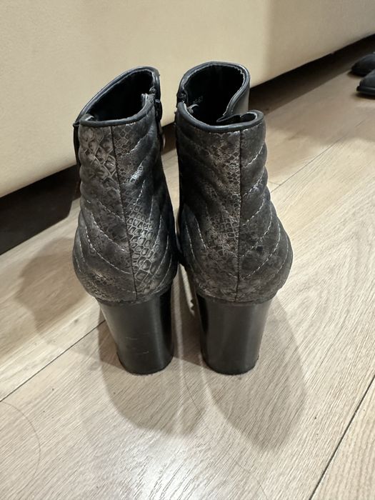 Сапожки жіночі.   .