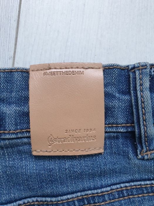 Krótkie spodenki high waist Stradivarius