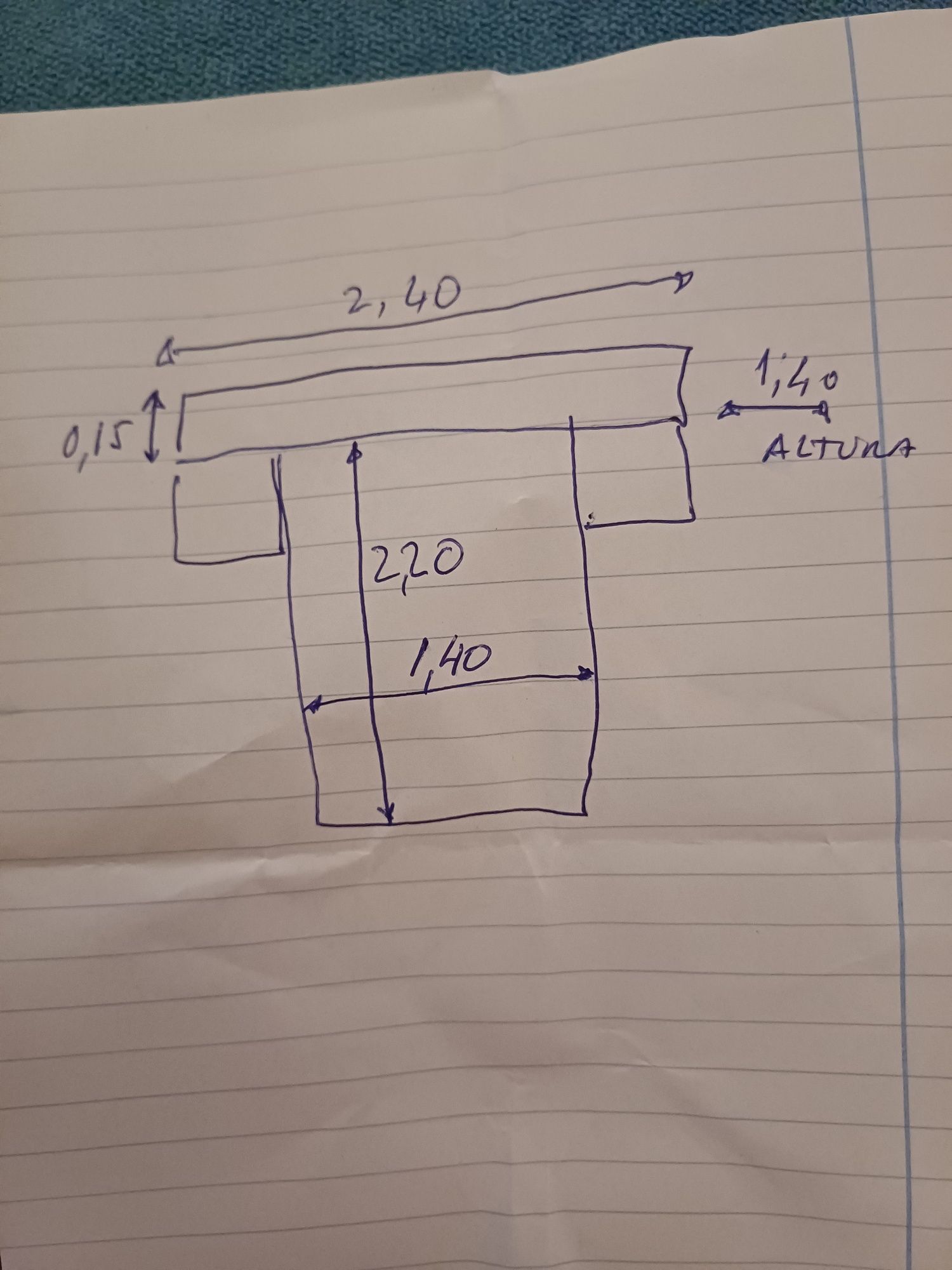 Cama de casal e mesas de cabeceira