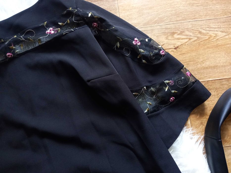 Сукня прямого крою з вишивкою plus size