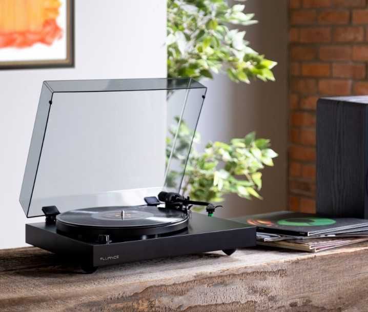 Nowy gramofon z wkładką Technica VM95E, przedwzmacniacz, czarny