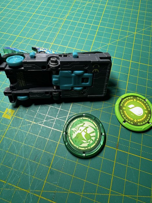 Машинка-трансформер Screechers Wild S2 L1 Шаркоїд (EU684204) скричер