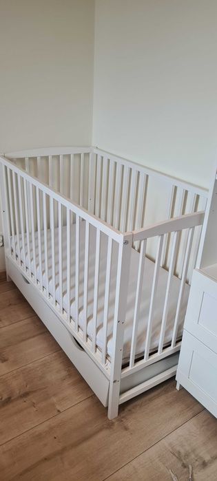 Łóżeczko dziecięce z materacem białe