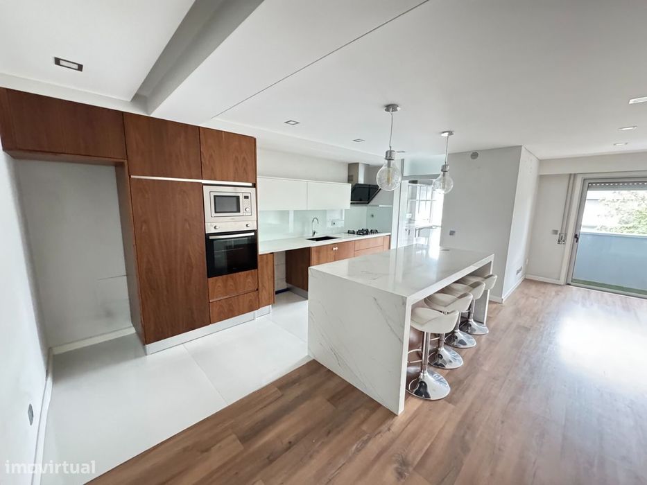 Vende-se Apartamento T3 no Centro de Felgueiras