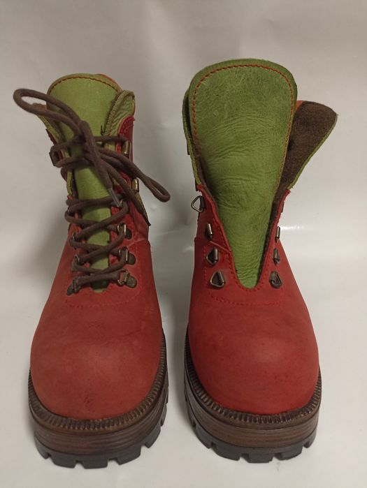 Черевики жіночі, шкіряні.