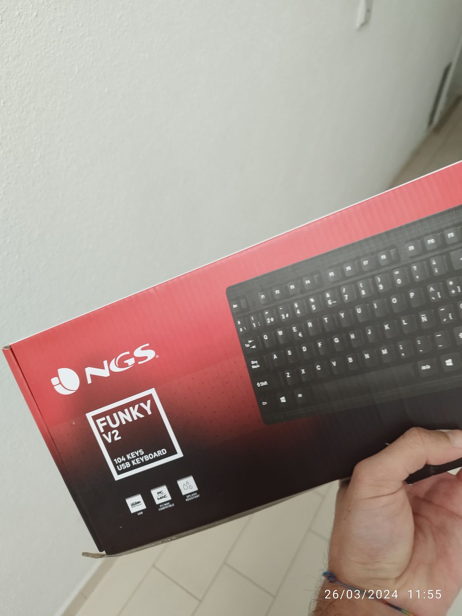 Teclado, Rato (Logitech) e Colunas