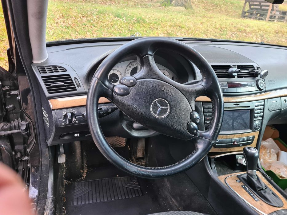 Sprzedam mercedes E w dobrym stanie mechanicznym
