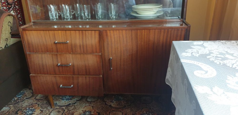 Ozdobna witryna na wysoki połysk